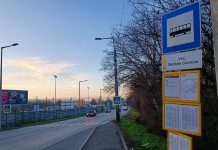 Közlekedési lámpát kérnek a szérűskerti zebrához a lakosok, legutóbb két diák szenvedett ott súlyos balesetet (videó)