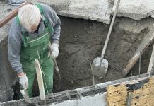 Veszélyes járdaszakaszt újított meg a domonyi önkormányzat
